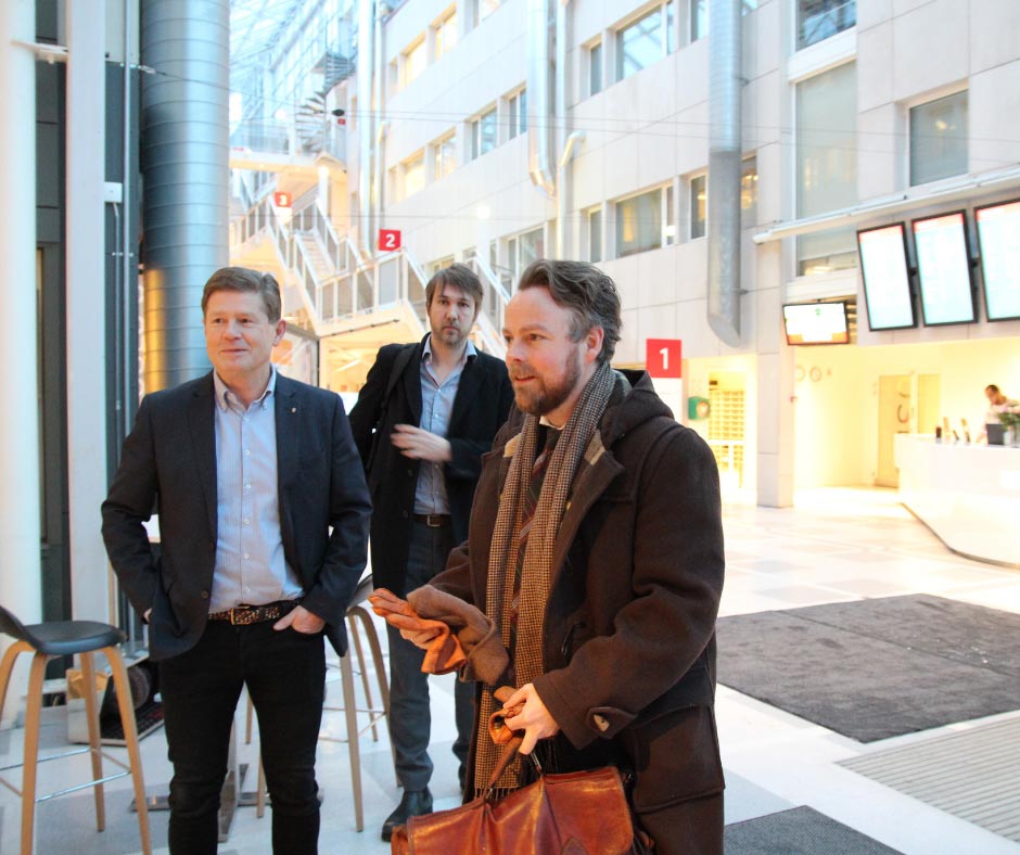 Thorbjørn Roe Isaksen, the Minister of Trade & Industry, visiting Diatec Monoclonals.